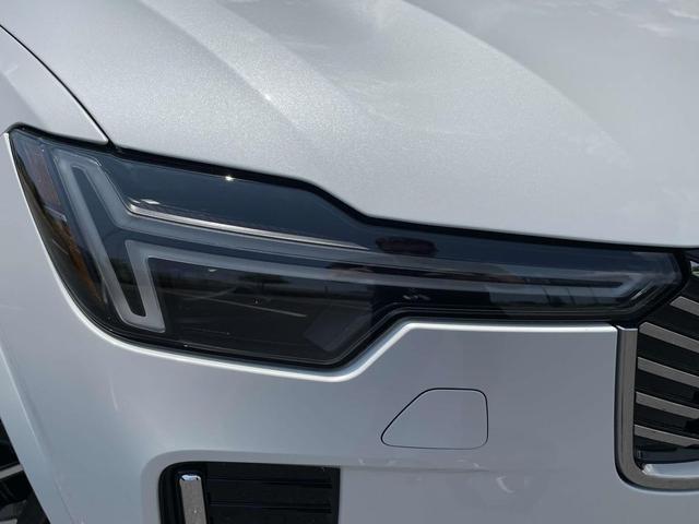 Photo of 2026 Crystal White Pearl Volvo XC90