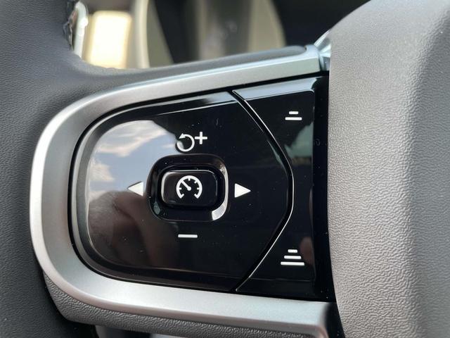 Photo of 2026 Crystal White Pearl Volvo XC90