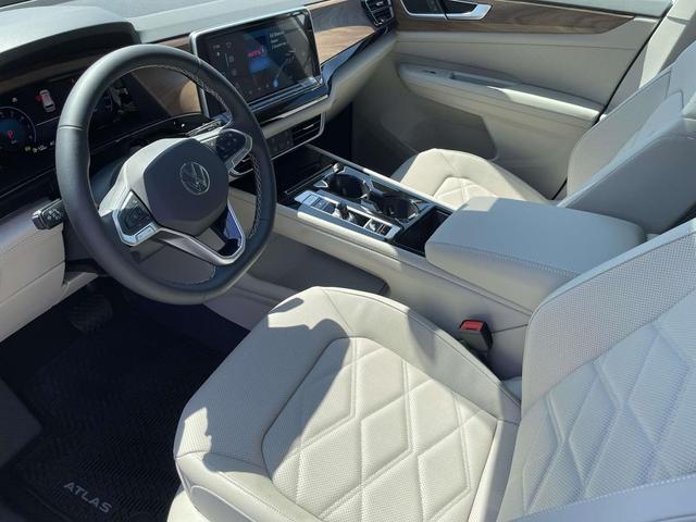 Photo of 2026 White Volkswagen Atlas