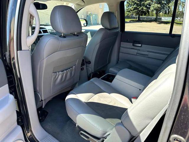 Photo of 2007 Brilliant Black Crystal Pearlcoat Dodge Durango