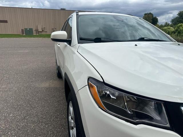 Photo of 2018 White Clearcoat Jeep Compass