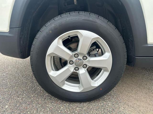 Photo of 2018 White Clearcoat Jeep Compass