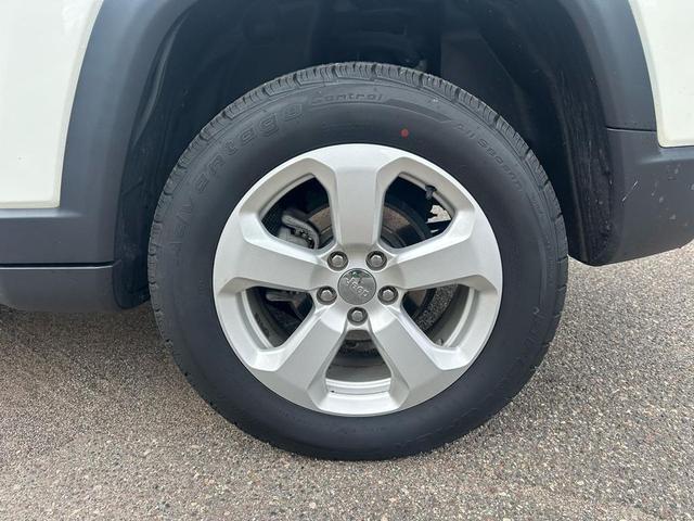 Photo of 2018 White Clearcoat Jeep Compass
