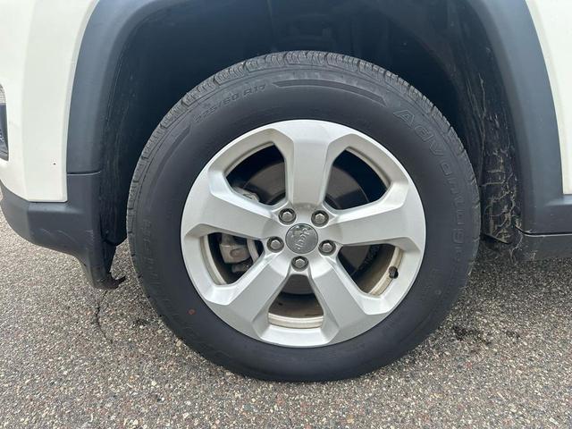 Photo of 2018 White Clearcoat Jeep Compass