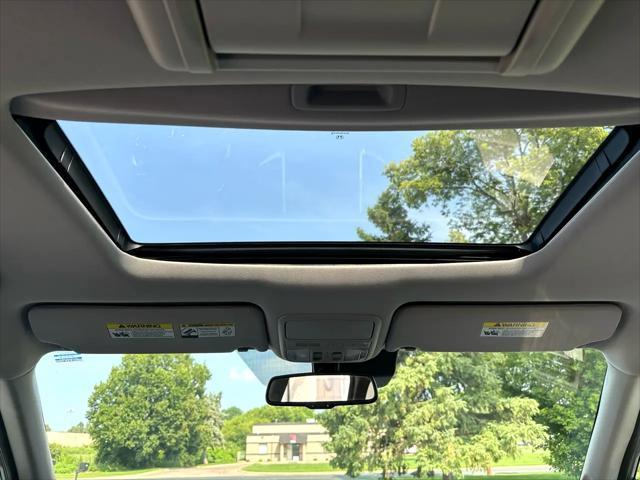 Photo of 2016 Lunar Silver Metallic Honda Pilot