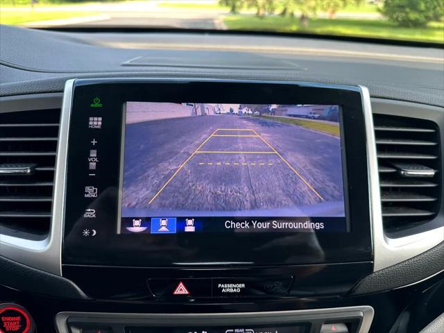 Photo of 2016 Lunar Silver Metallic Honda Pilot
