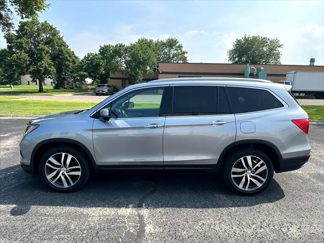 Photo of 2016 Lunar Silver Metallic Honda Pilot