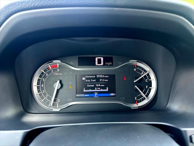 Photo of 2016 Lunar Silver Metallic Honda Pilot