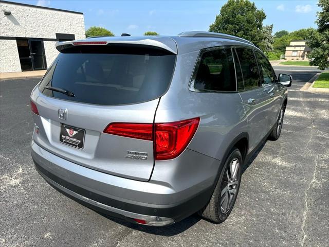 Photo of 2016 Lunar Silver Metallic Honda Pilot