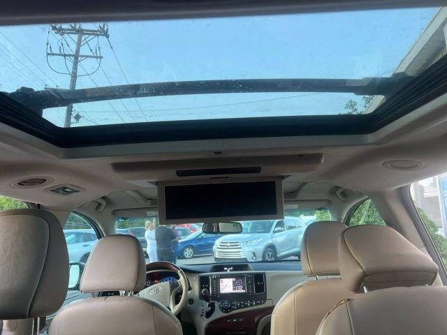 Photo of 2013 Red Toyota Sienna