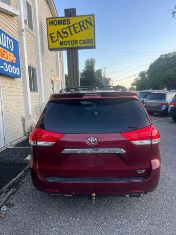 Photo of 2013 Red Toyota Sienna