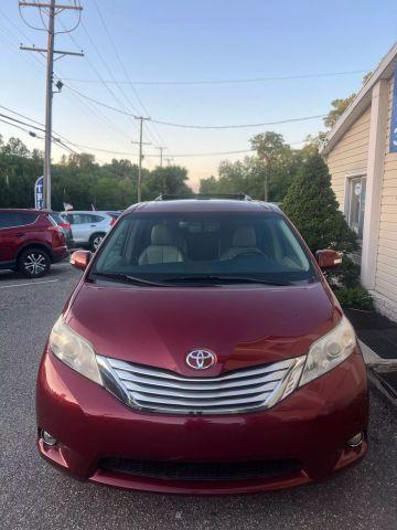 Photo of 2013 Red Toyota Sienna