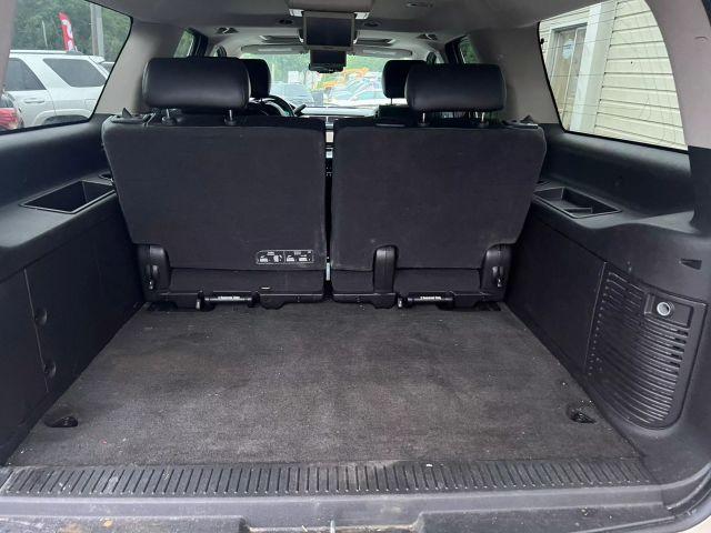 Photo of 2013 White Chevrolet Suburban