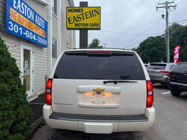 Photo of 2013 White Chevrolet Suburban