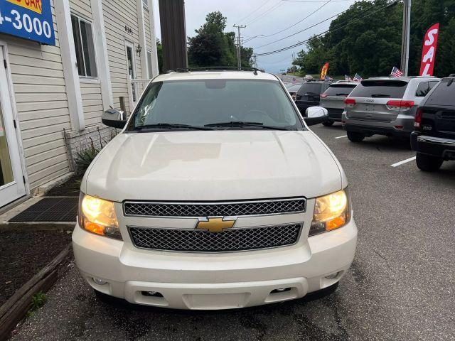 Photo of 2013 White Chevrolet Suburban