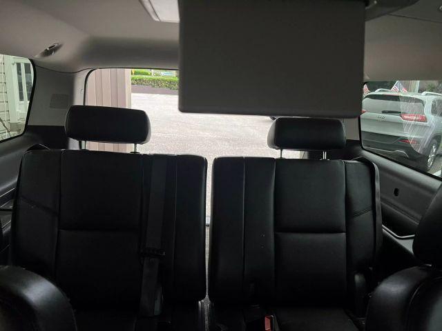 Photo of 2013 White Chevrolet Suburban