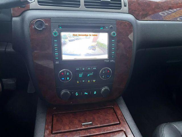 Photo of 2013 White Chevrolet Suburban
