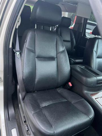 Photo of 2013 White Chevrolet Suburban