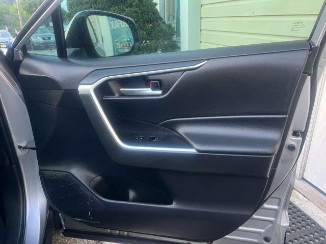 Photo of 2023 Silver Toyota RAV4 Hybrid