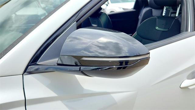 Photo of 2024 White Pearl Hyundai TUCSON Hybrid