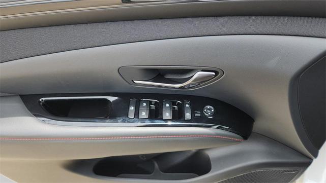 Photo of 2024 White Pearl Hyundai TUCSON Hybrid