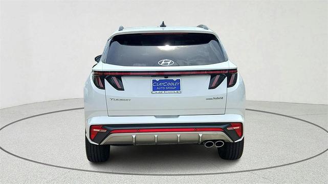 Photo of 2024 White Pearl Hyundai TUCSON Hybrid