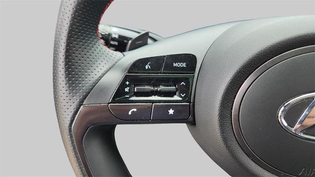 Photo of 2024 White Pearl Hyundai TUCSON Hybrid