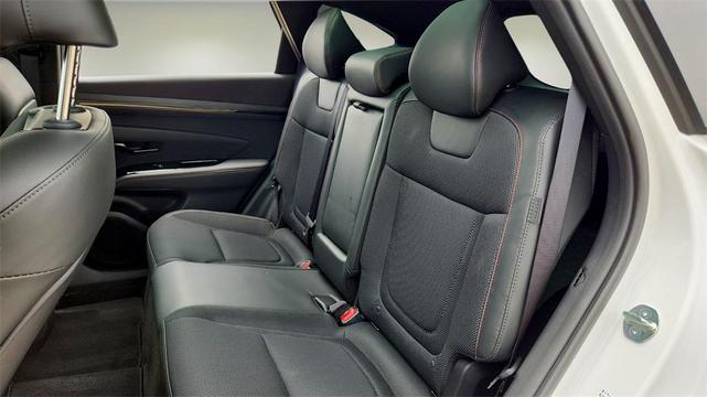 Photo of 2024 White Pearl Hyundai TUCSON Hybrid
