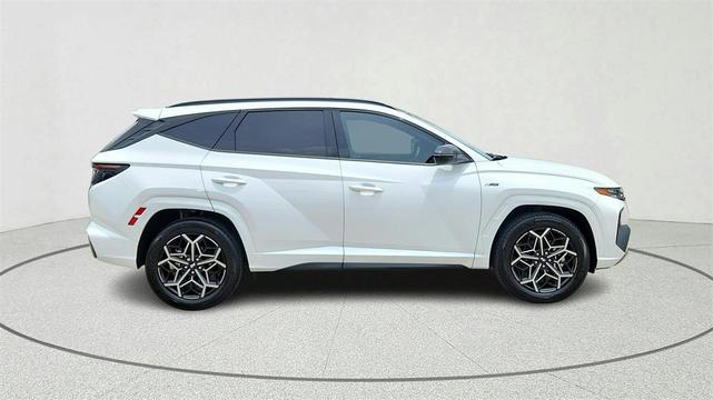 Photo of 2024 White Pearl Hyundai TUCSON Hybrid