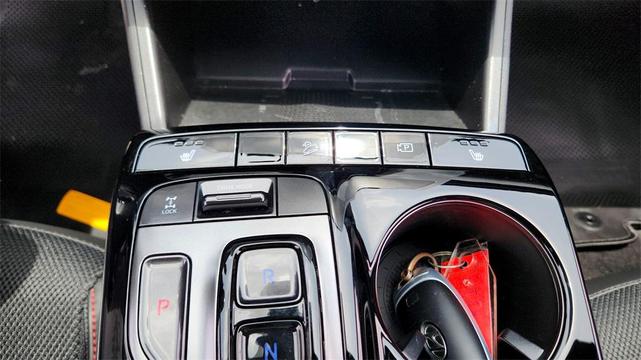 Photo of 2024 White Pearl Hyundai TUCSON Hybrid