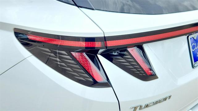 Photo of 2024 White Pearl Hyundai TUCSON Hybrid