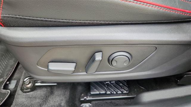 Photo of 2024 White Pearl Hyundai TUCSON Hybrid