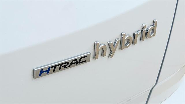 Photo of 2024 White Pearl Hyundai TUCSON Hybrid