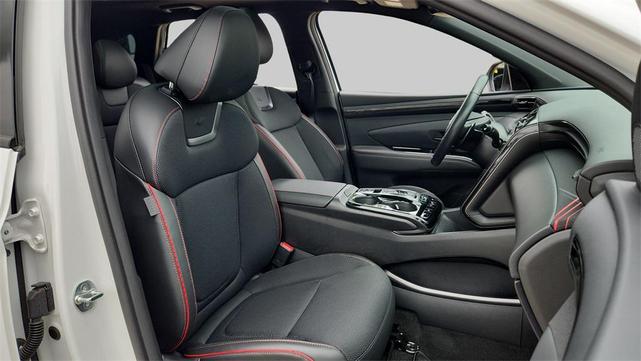 Photo of 2024 White Pearl Hyundai TUCSON Hybrid