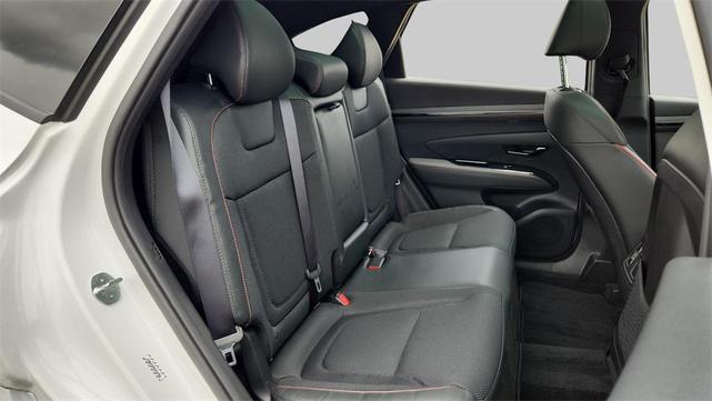 Photo of 2024 White Pearl Hyundai TUCSON Hybrid