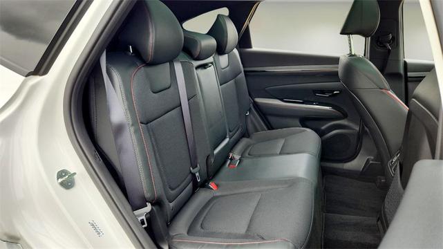 Photo of 2024 White Pearl Hyundai TUCSON Hybrid