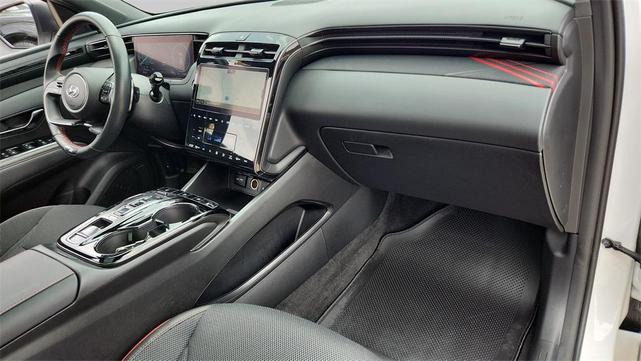 Photo of 2024 White Pearl Hyundai TUCSON Hybrid