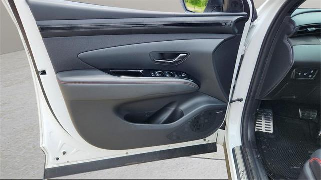 Photo of 2024 White Pearl Hyundai TUCSON Hybrid