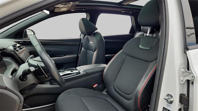 Photo of 2024 White Pearl Hyundai TUCSON Hybrid