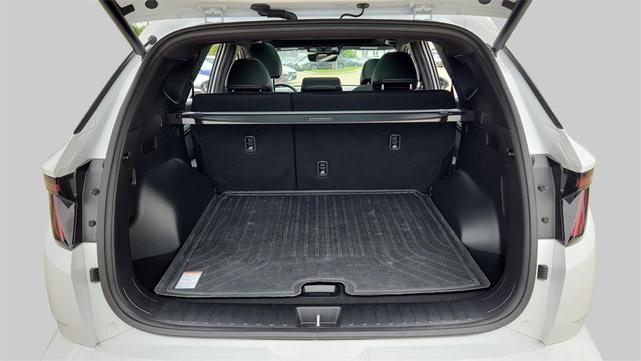 Photo of 2024 White Pearl Hyundai TUCSON Hybrid