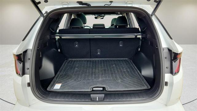 Photo of 2024 White Pearl Hyundai TUCSON Hybrid