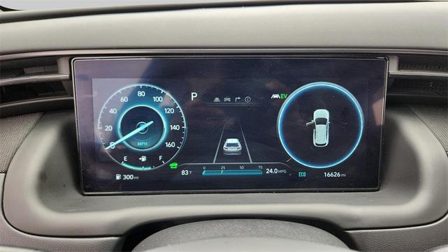 Photo of 2024 White Pearl Hyundai TUCSON Hybrid