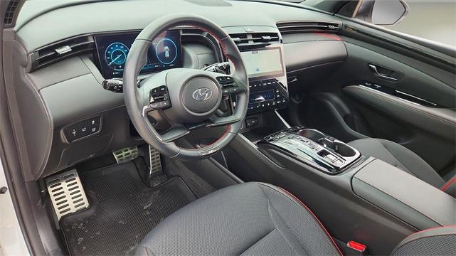 Photo of 2024 White Pearl Hyundai TUCSON Hybrid