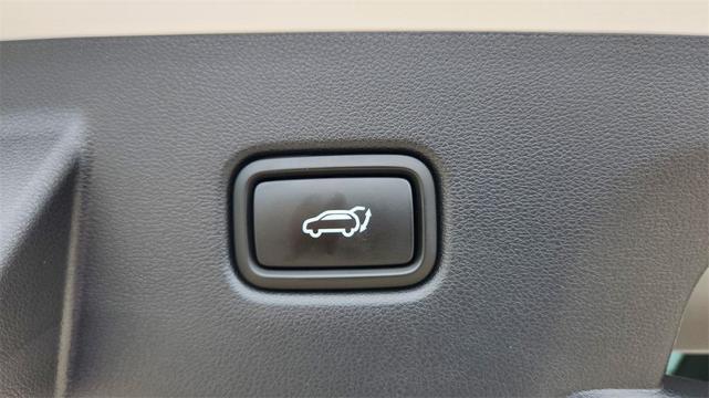 Photo of 2024 White Pearl Hyundai TUCSON Hybrid