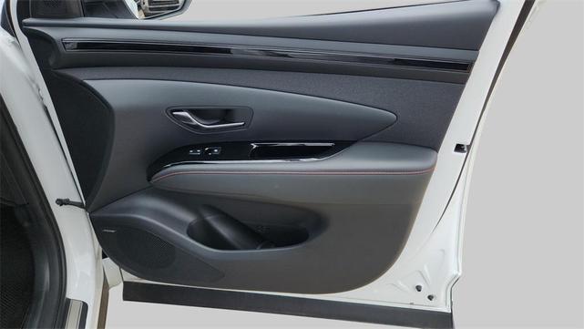 Photo of 2024 White Pearl Hyundai TUCSON Hybrid