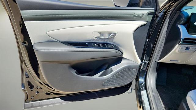 Photo of 2025 Phantom Black Hyundai TUCSON
