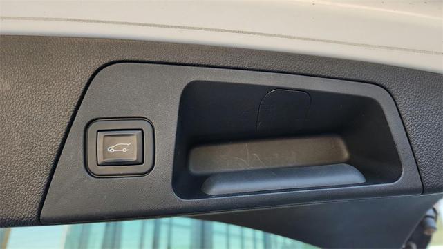 Photo of 2019 Summit White Buick Envision