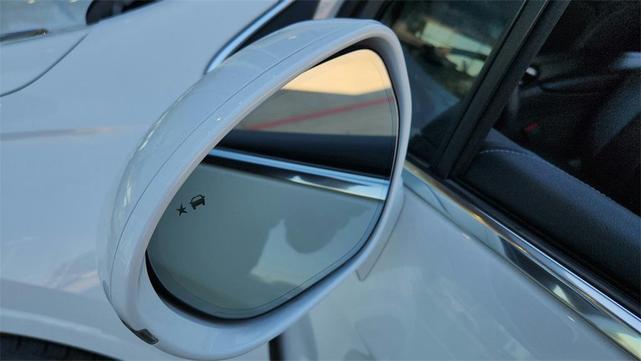 Photo of 2019 Summit White Buick Envision