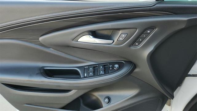 Photo of 2019 Summit White Buick Envision