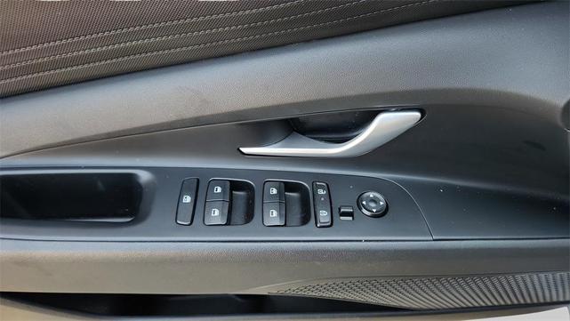 Photo of 2025 Fluid Metal Hyundai ELANTRA